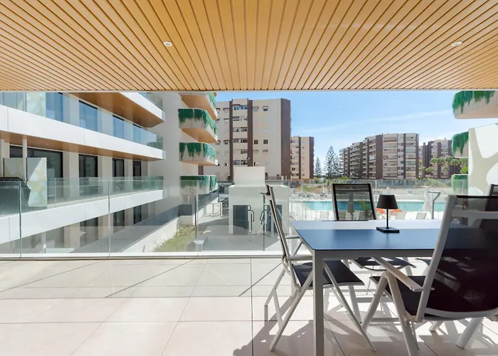 Jade Tower - 2-bedroom Coastal Luxury In Fuengirola